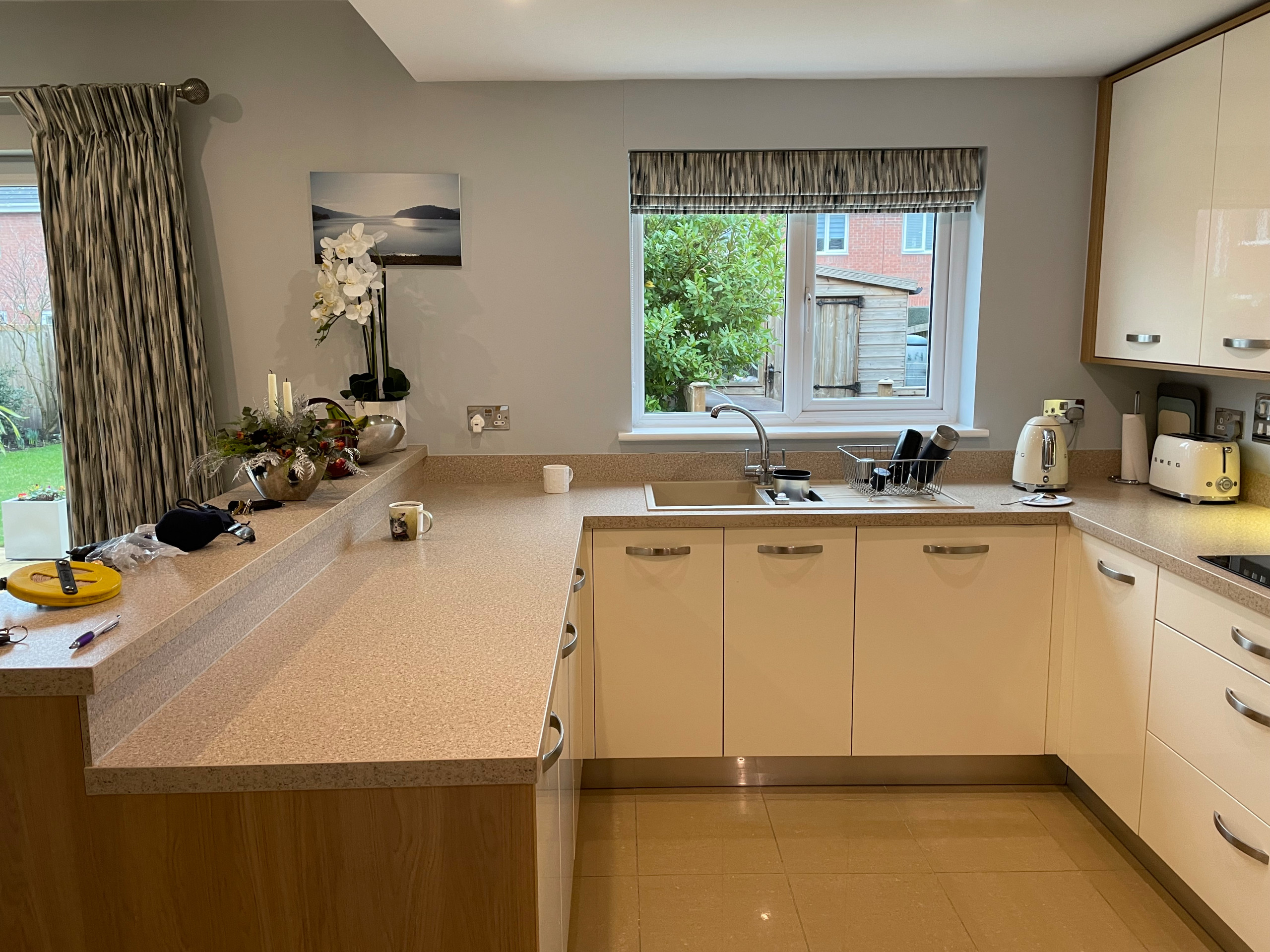High Gloss Gravel Handleless Kitchen with White and Grey Solid Surface Tops