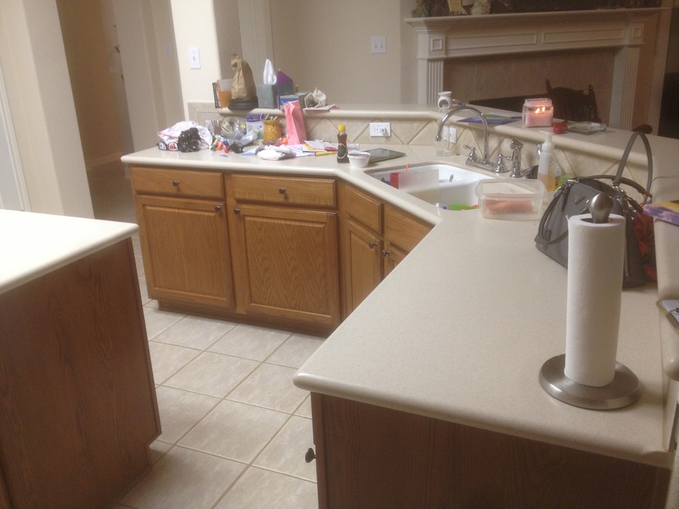 Example of a transitional home design design in Austin