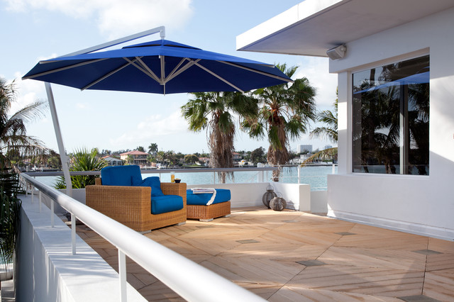 Parasol à mât déporté amalfi trendy terrasse miami af ... Altan parasol