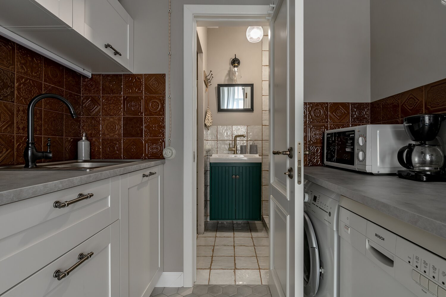 ...И под аркой на Галерной наши тени навсегда...