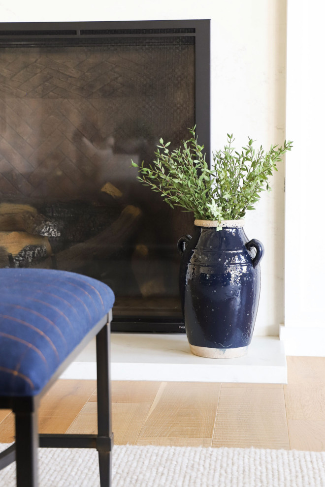 Transitional home design photo in Phoenix