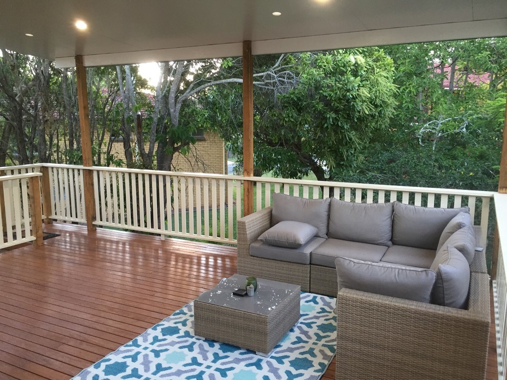Photo of a contemporary deck in Brisbane.
