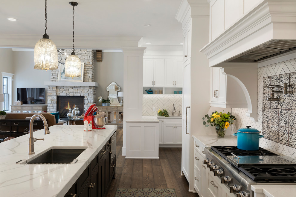 Design ideas for a traditional kitchen in Minneapolis.