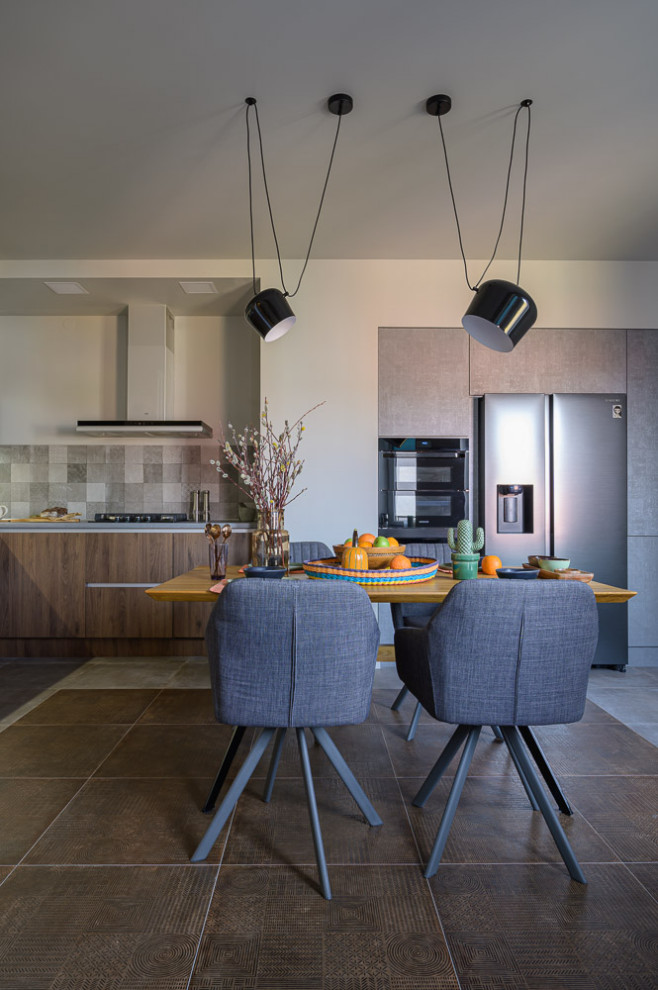 Кухня в трех уровневой квартире