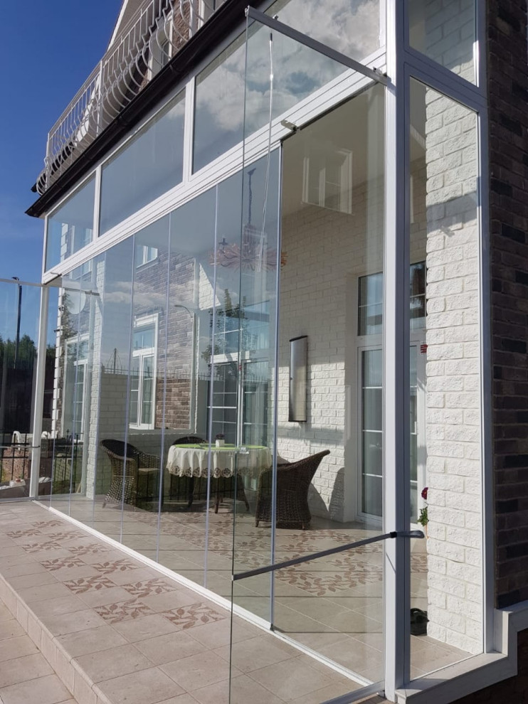 Безрамное остекление веранды