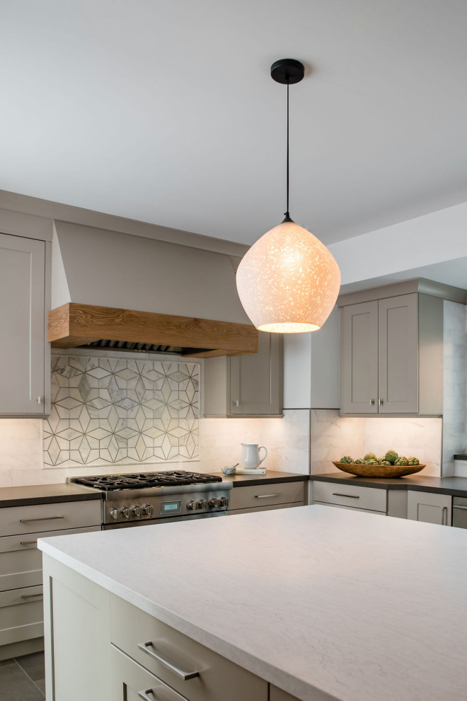 Kitchen - transitional kitchen idea in Sacramento