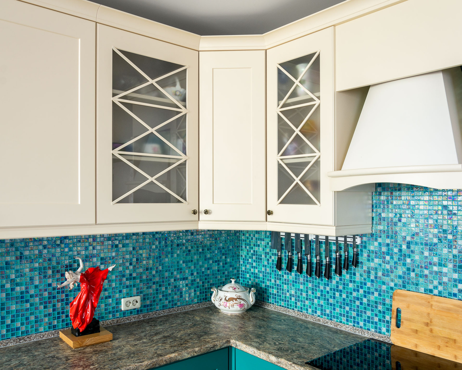 Контрастная кухня в Пензе