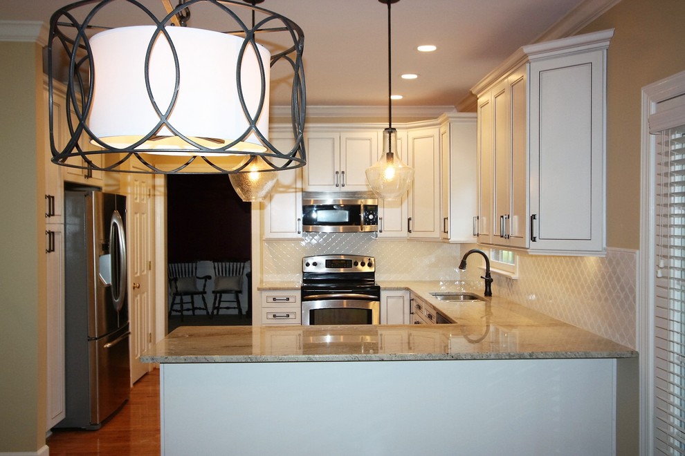 Kitchen - transitional kitchen idea