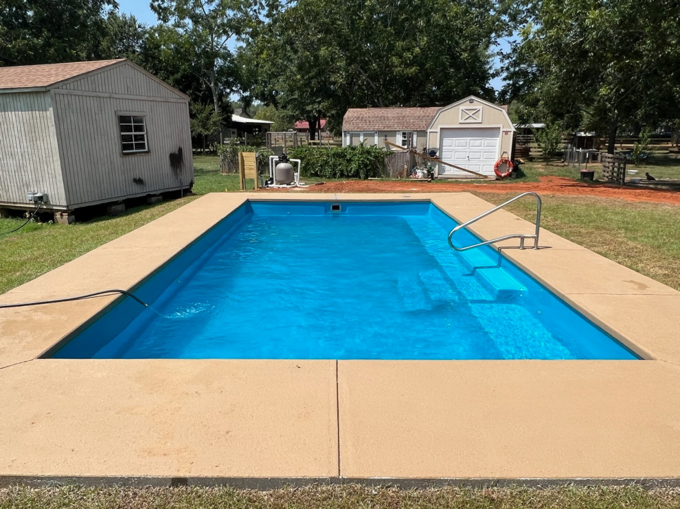 FIBERGLASS POOLS