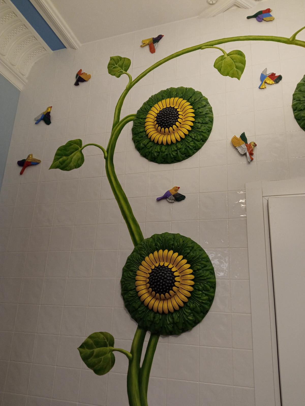 Рельефно-живописное панно в холле квартиры