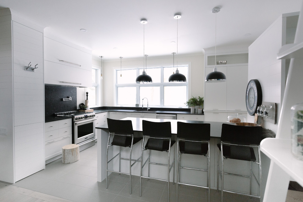 Свежая идея для дизайна: большая кухня в современном стиле - отличное фото интерьера