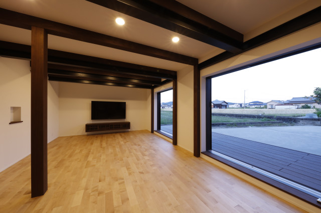 まんのうの家２（納屋リノベーション） moderne-japonais-salon