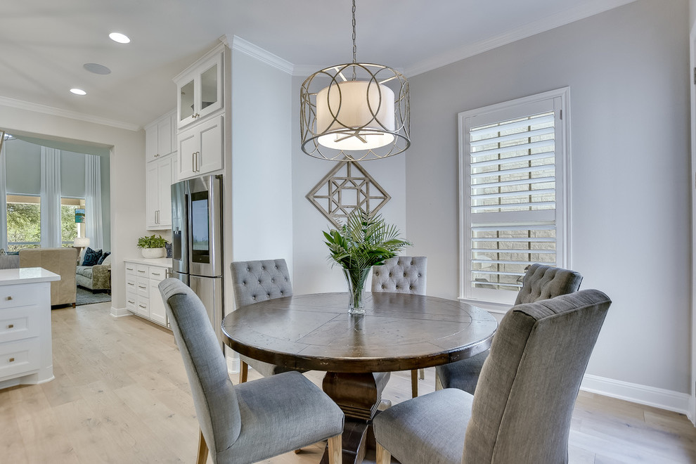 Home design - transitional home design idea in Austin