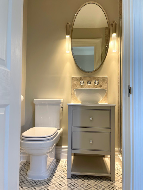 Traditional en-suite traditional-bathroom