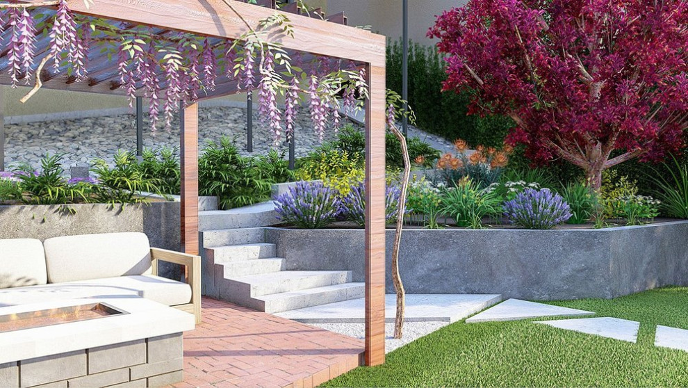 Idee per un giardino xeriscape minimal esposto in pieno sole dietro casa con un muro di contenimento, pavimentazioni in cemento e recinzione in legno