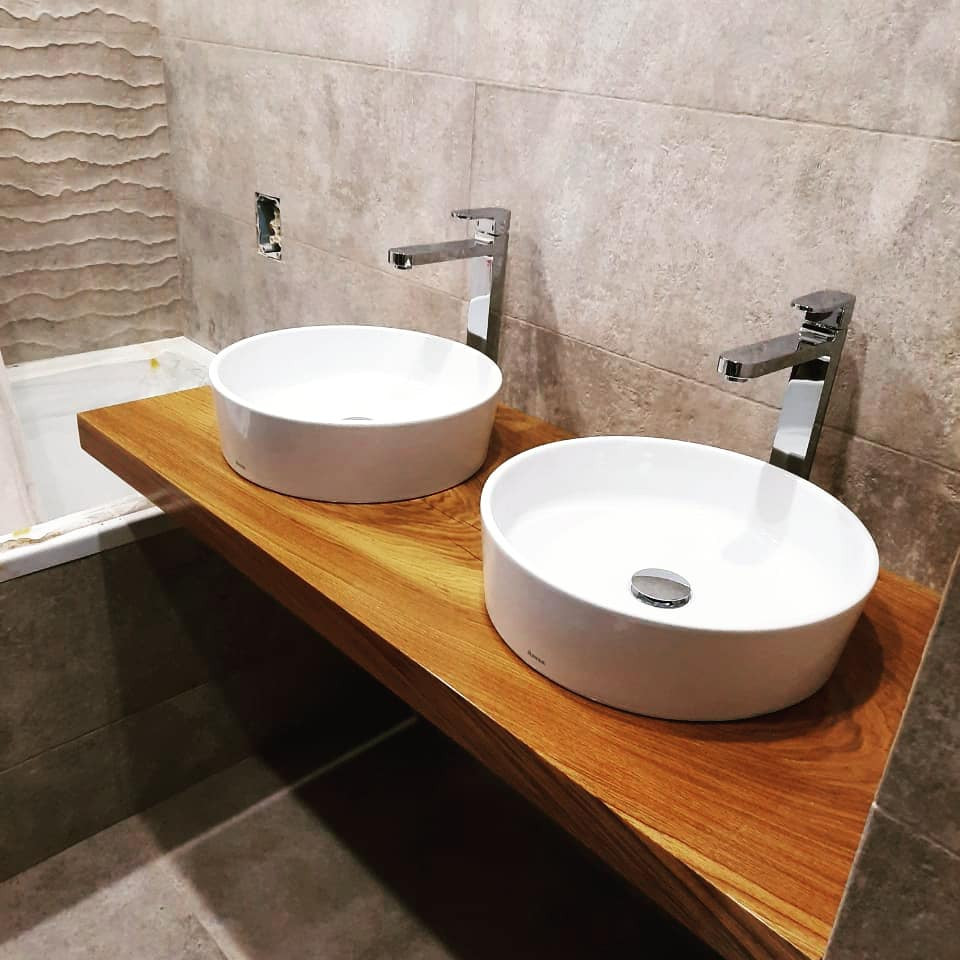 Столешница в ванную комнату