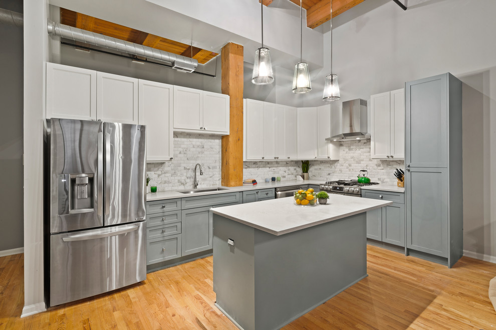 Example of a transitional kitchen design in Chicago
