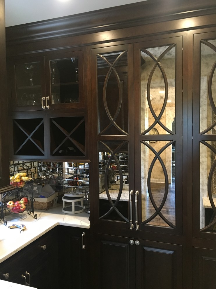 Example of a transitional home design design in Chicago