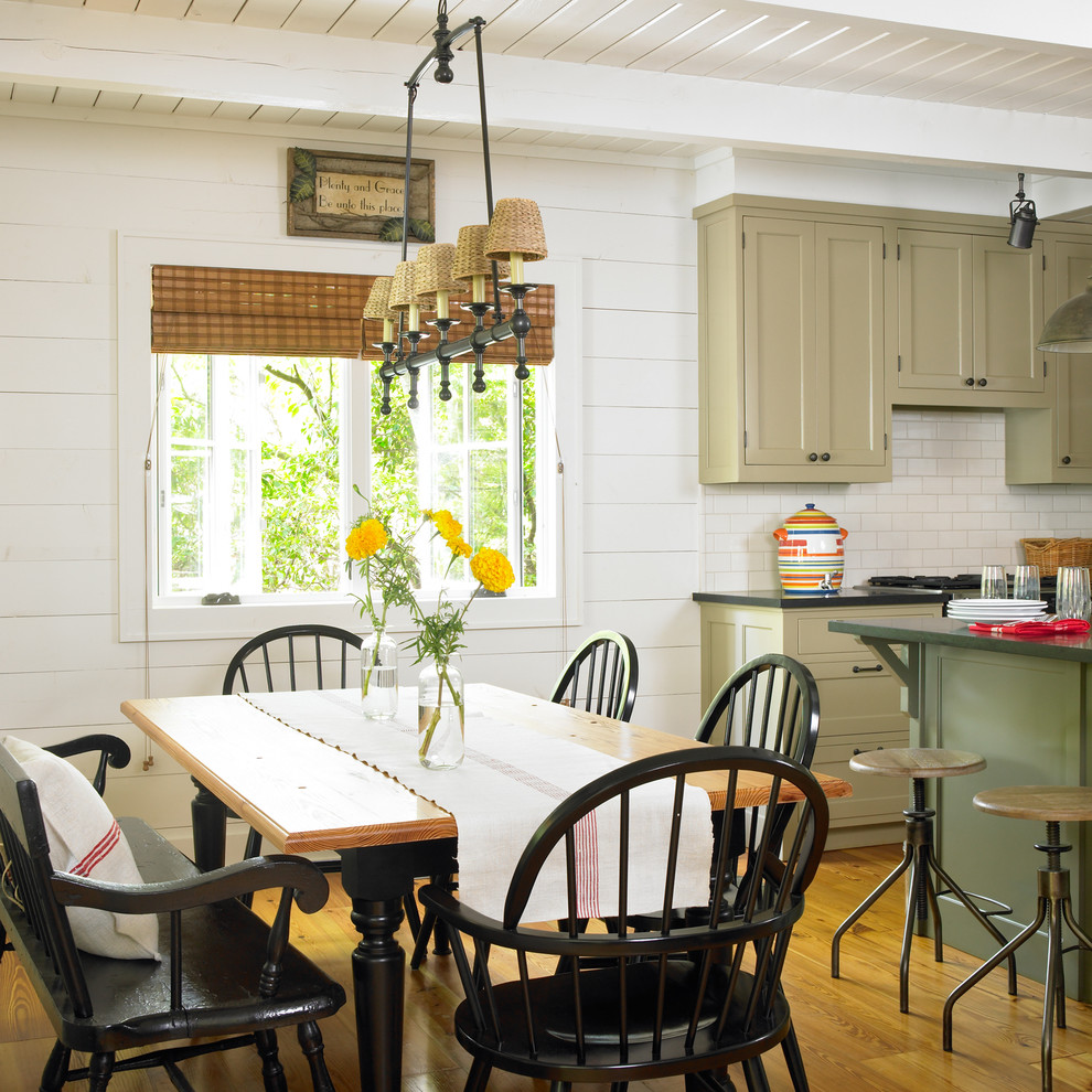 Inspiration for a country home design remodel in Philadelphia