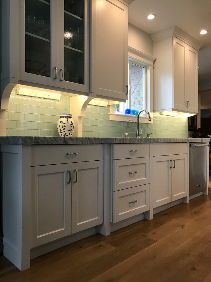 Elegant kitchen photo in Seattle