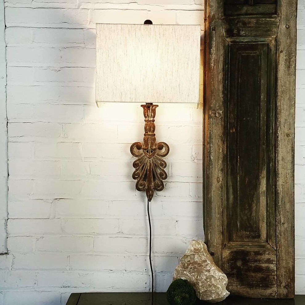 Inspiration for a rustic home design remodel in Phoenix