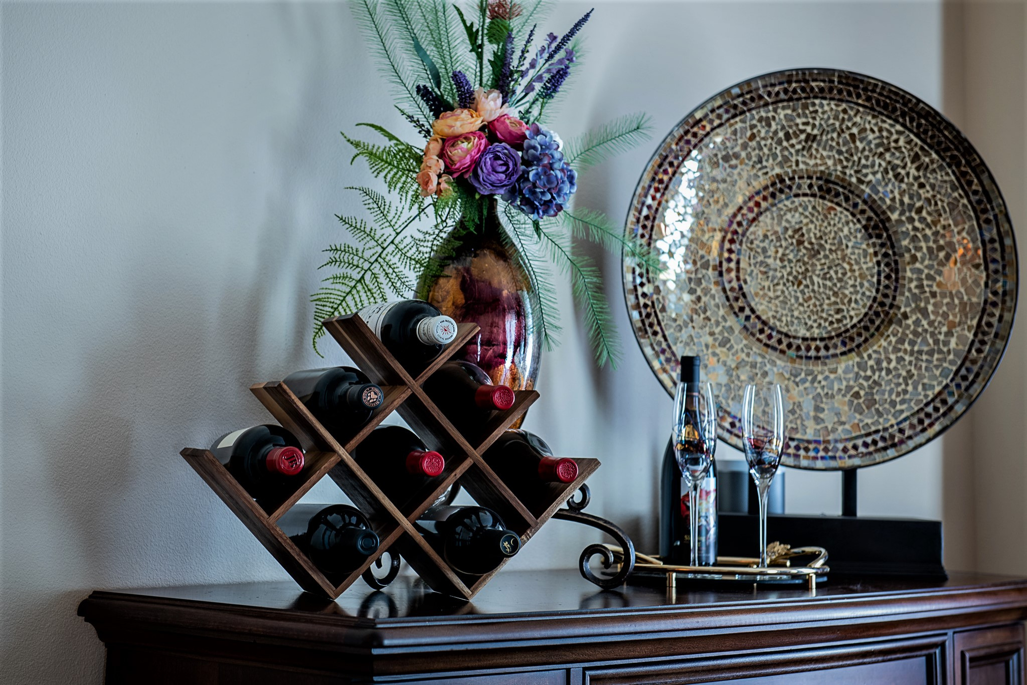 Transitional dinning room accessories