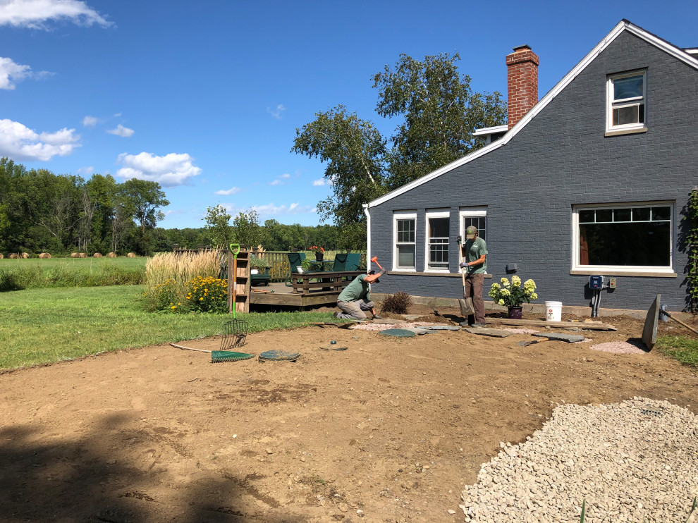 This is an example of a transitional landscaping in Burlington.