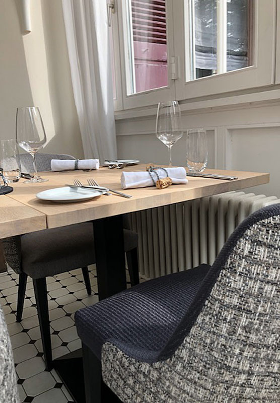 Large contemporary open plan dining room in Stuttgart with light hardwood flooring.