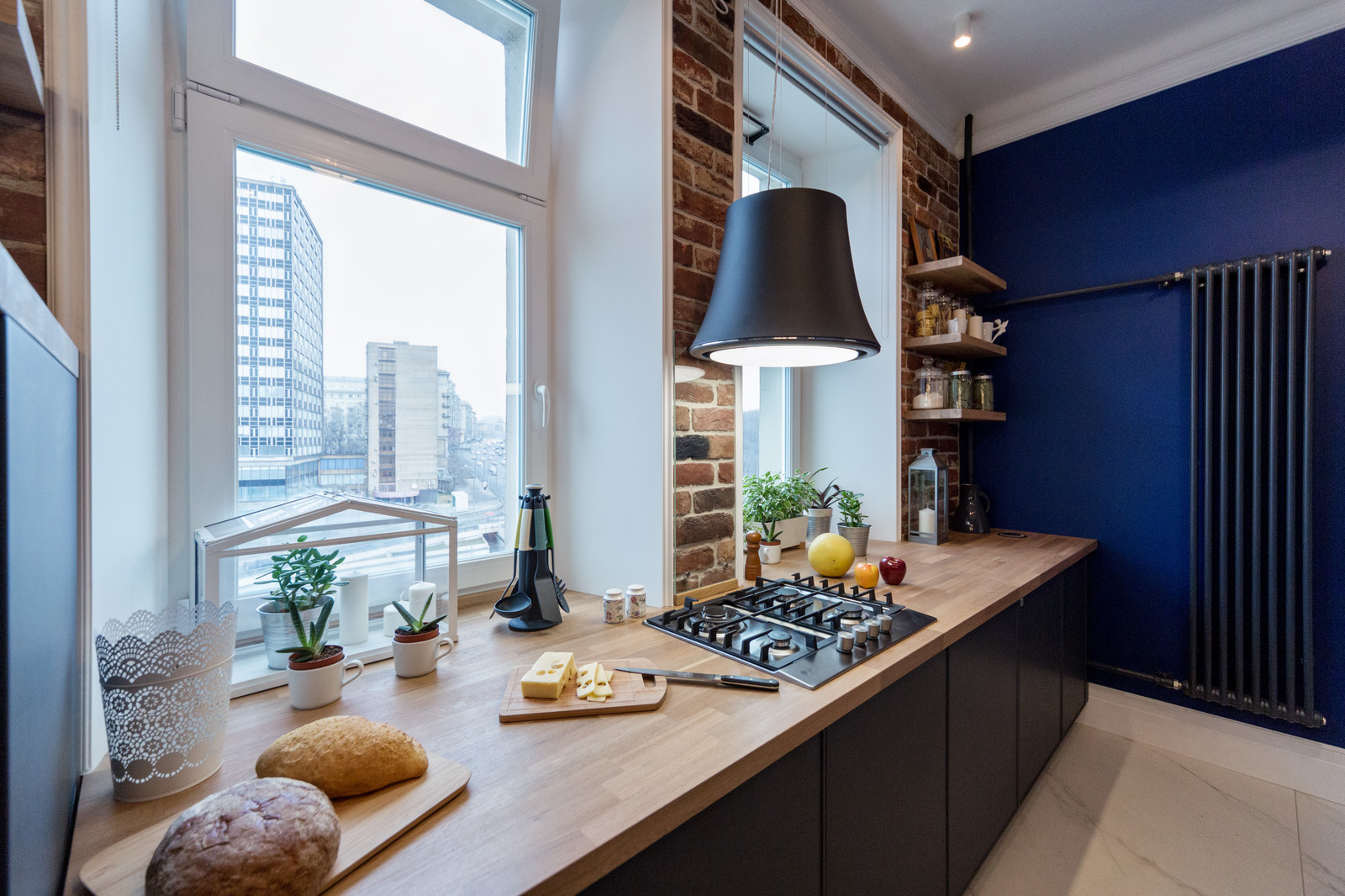 Кухня с видом на Садовое кольцо.