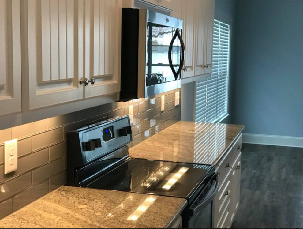 Kitchen - transitional kitchen idea
