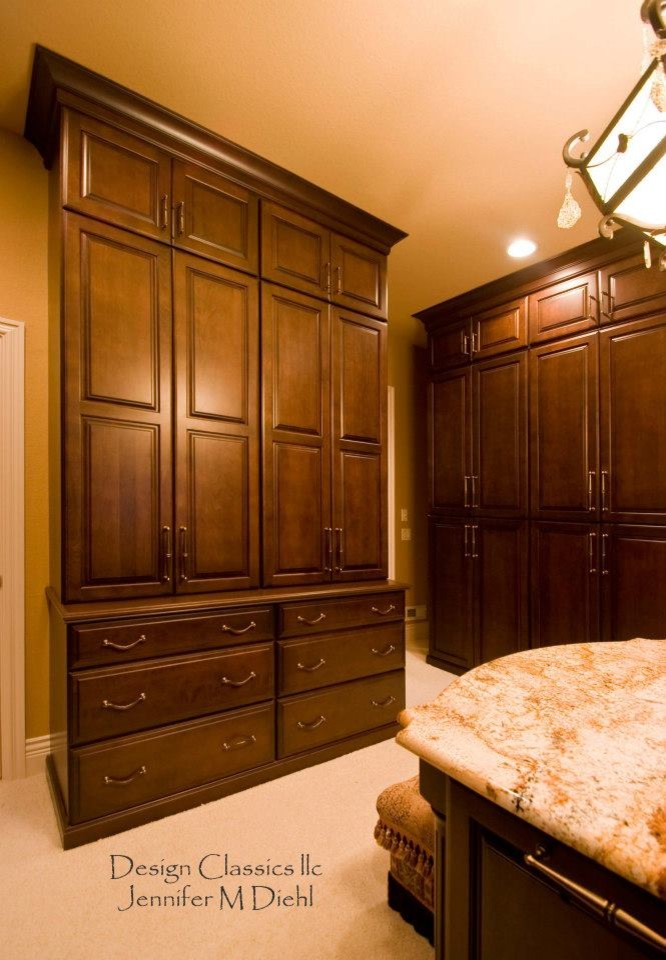 Example of a huge transitional home design design