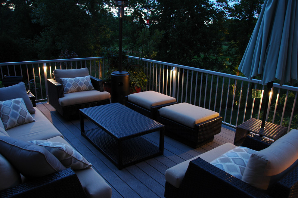 Small traditional rooftop deck in Minneapolis with no cover.