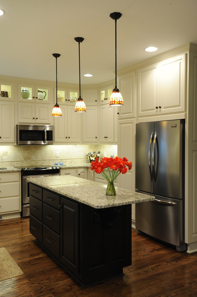 Elegant kitchen photo in Atlanta