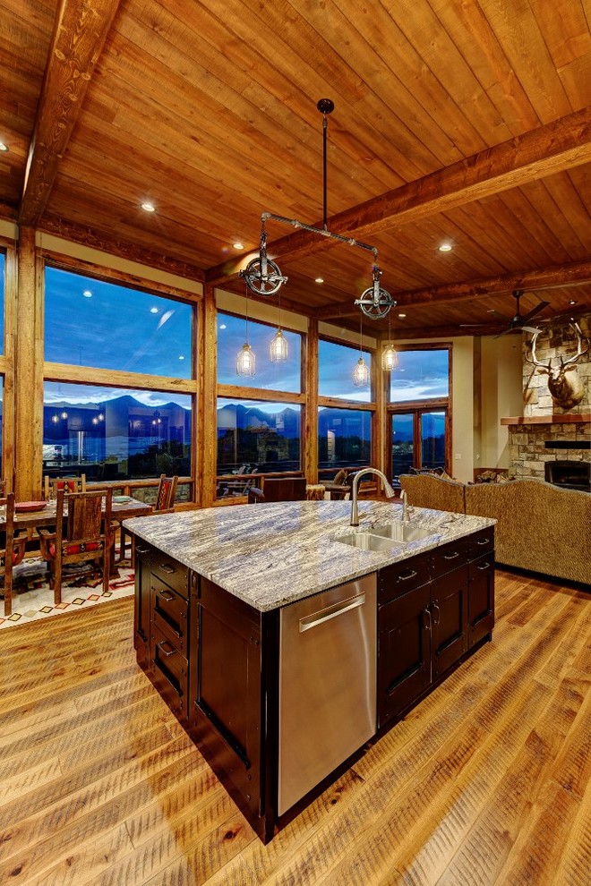 Home design - rustic home design idea in Denver