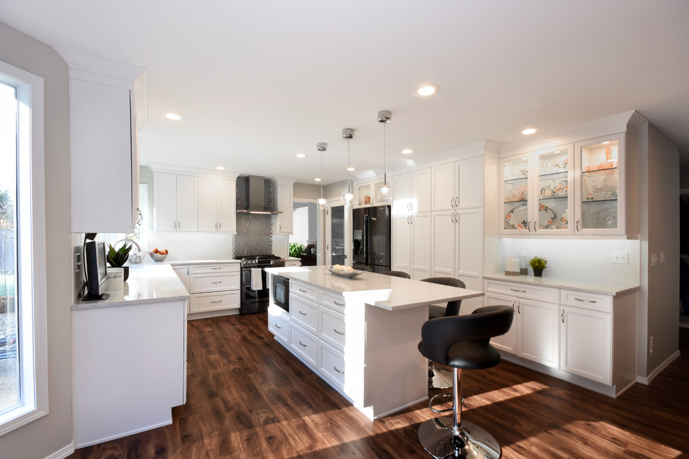 Kitchen - transitional kitchen idea in Seattle