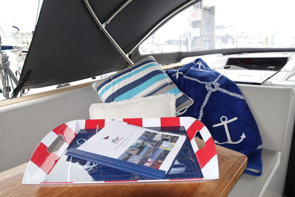 Sailing yacht finishes