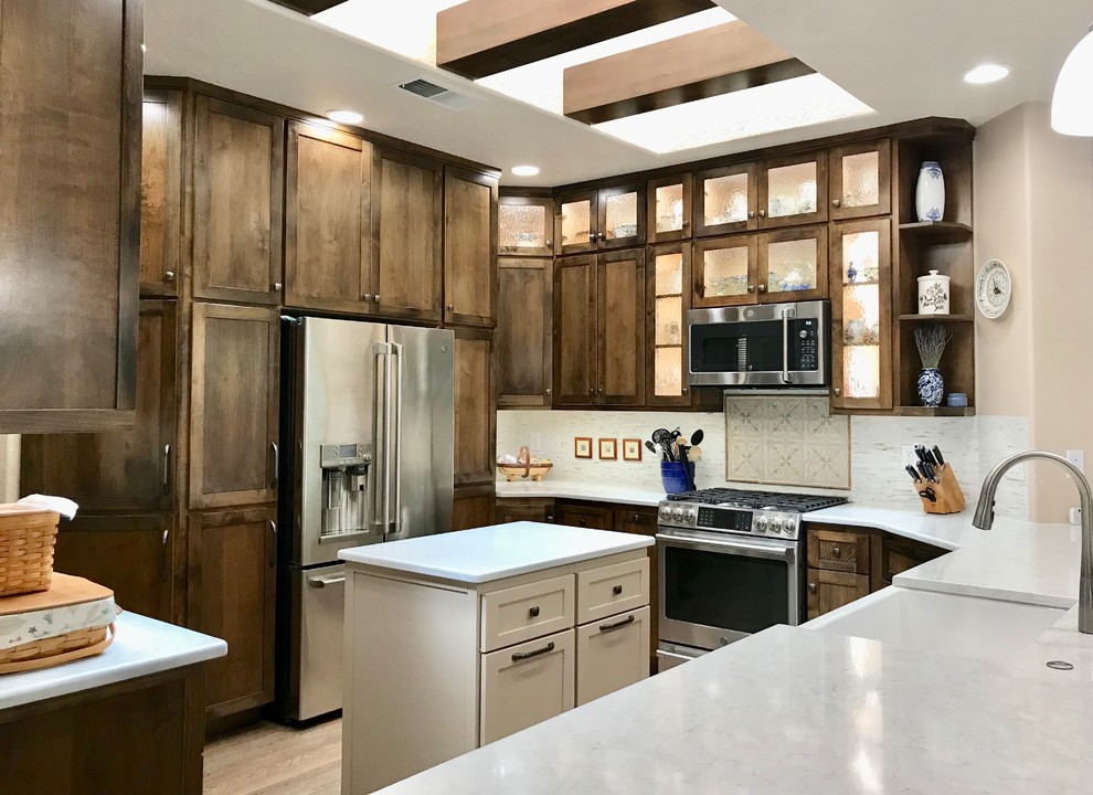 Kitchen - transitional kitchen idea in Albuquerque