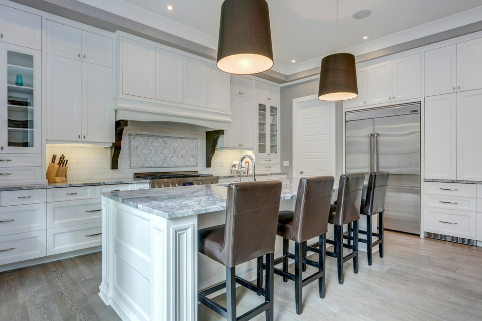 Kitchen - transitional kitchen idea in Calgary
