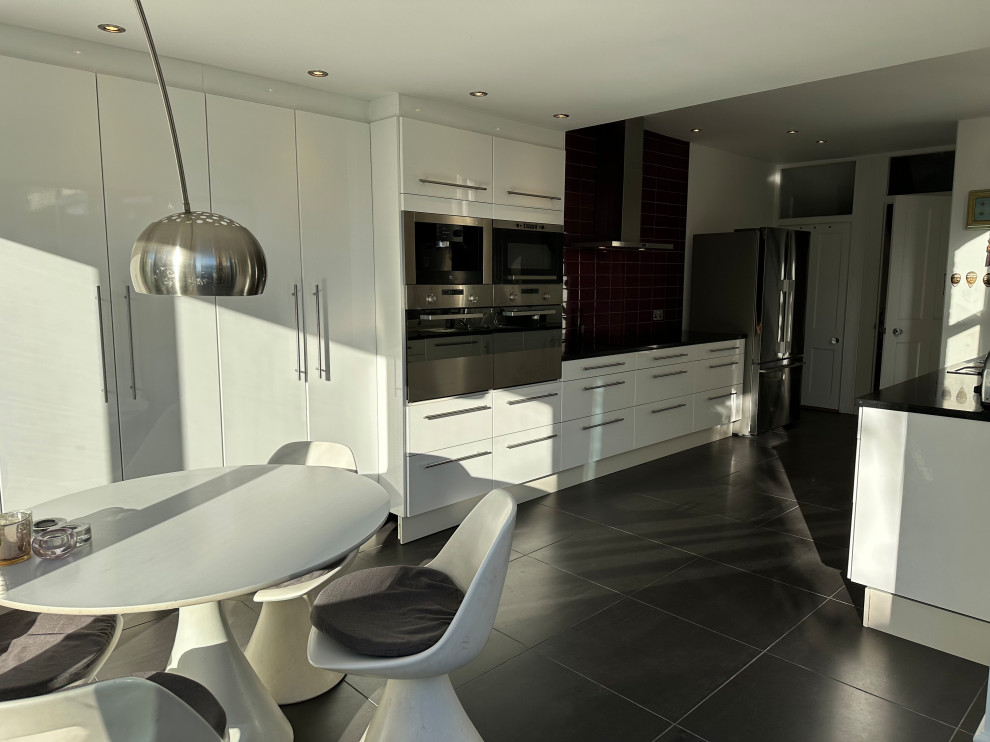 Contemporary Kitchen