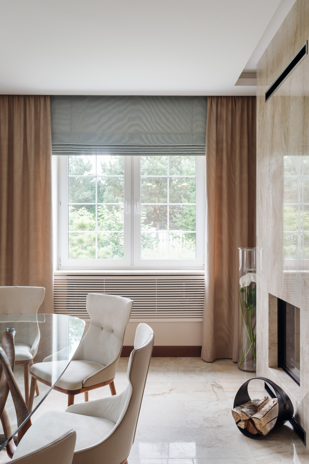 Столовая в загородном доме в Подмосковье