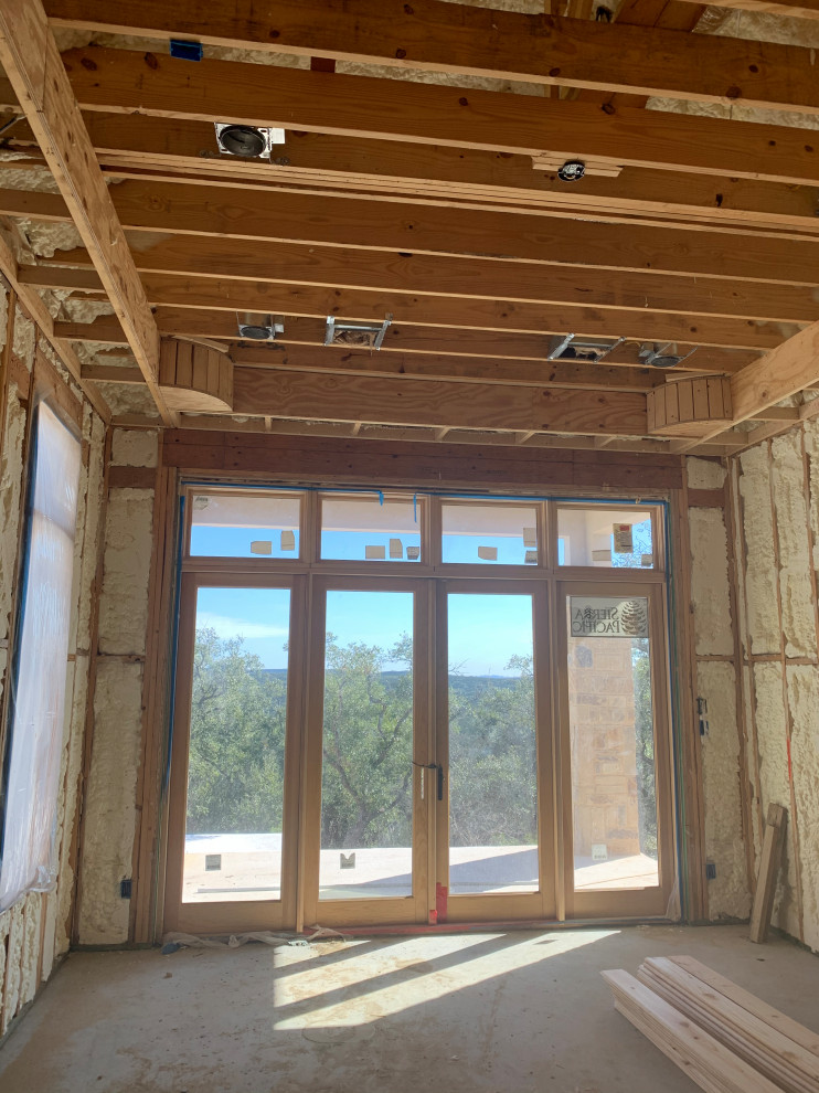 Example of a transitional home design design in Austin