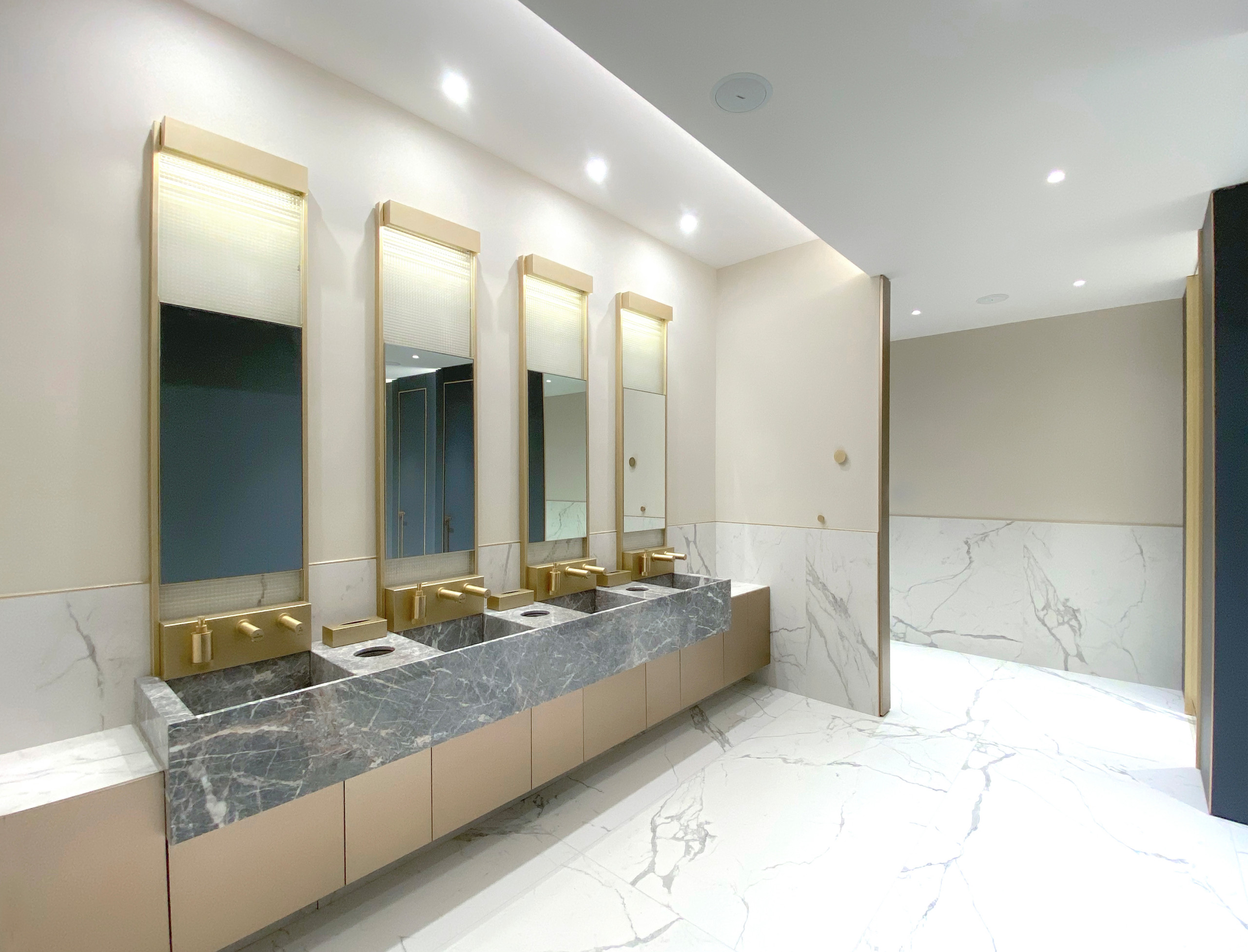 OUTLET FIDENZA VILLAGE - NEW TOILETS