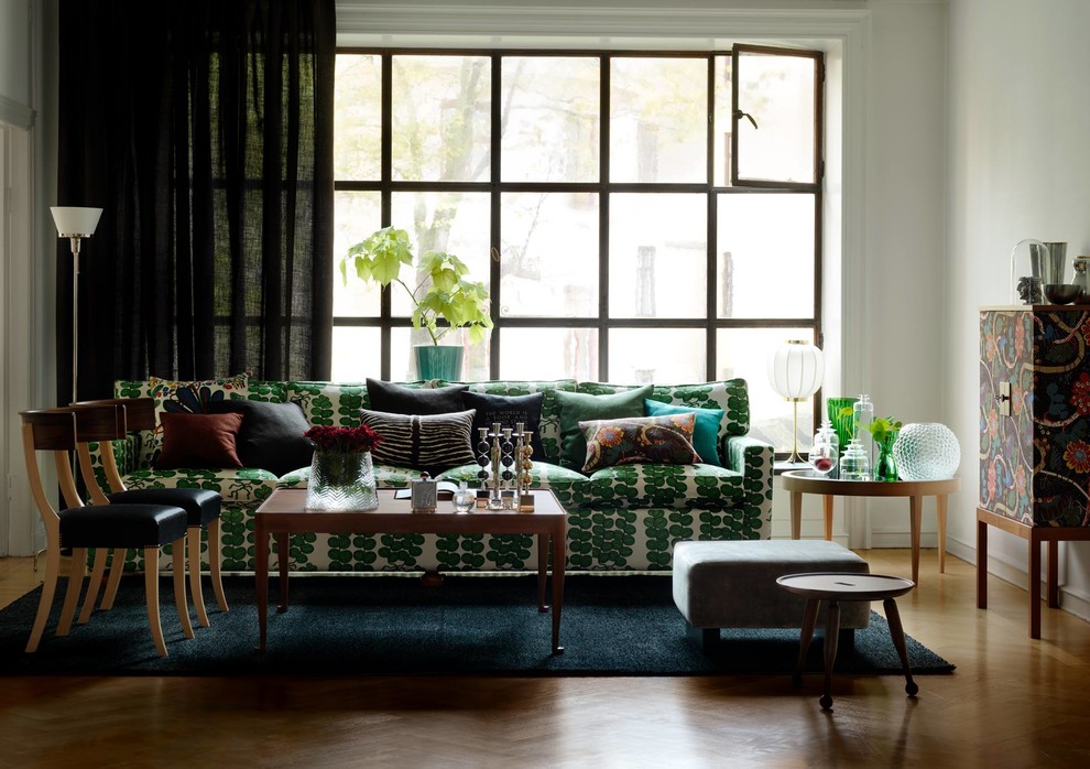 Inspiration for a transitional living room in Stockholm.