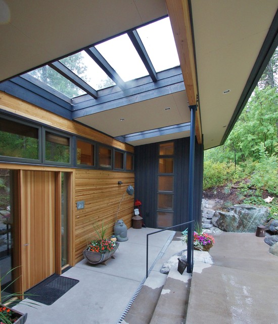 Montana Lake Retreat contemporary-entre