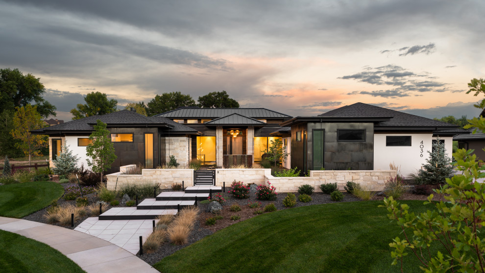 Großes Modernes Einfamilienhaus mit Misch-Dachdeckung und schwarzem Dach in Denver
