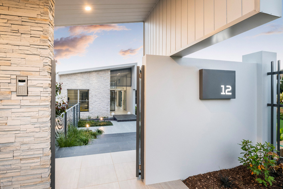 This is an example of a contemporary entryway in Brisbane.