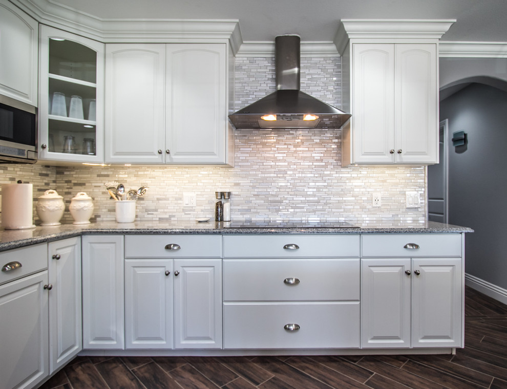 Example of a transitional kitchen design in Phoenix
