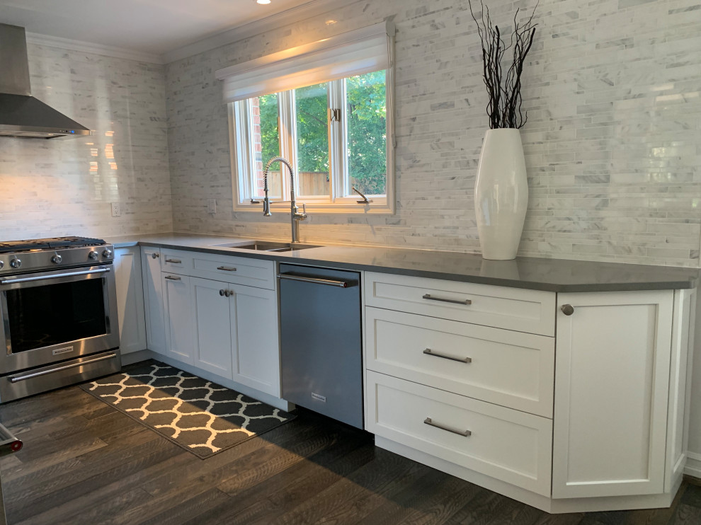 Inspiration for a transitional kitchen remodel in Toronto