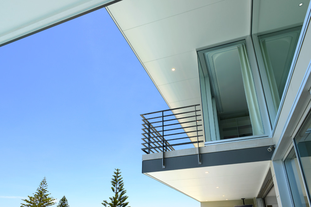Mid-sized modern two-storey grey exterior in Wollongong with concrete fiberboard siding.