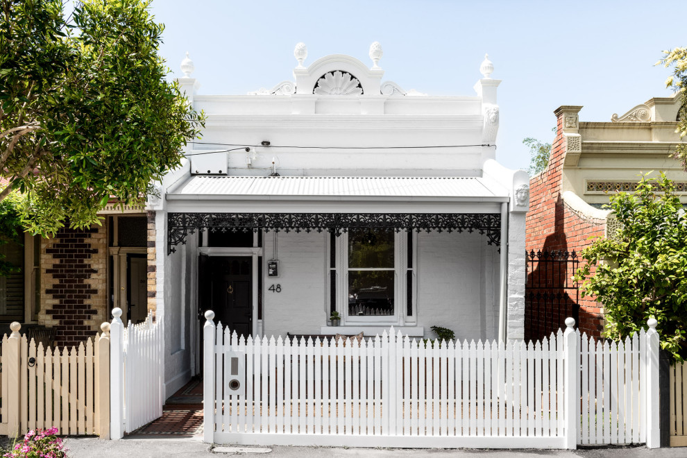 This is an example of a traditional one-storey white house exterior in Melbourne.